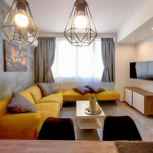 J Villara's Luxury , Θεσσαλονίκη Ελλάδα