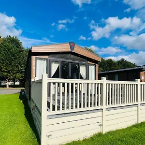 Bakers With Hot Tub Holiday home York